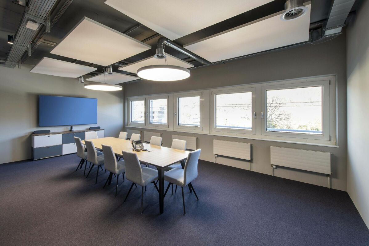 2130m² office