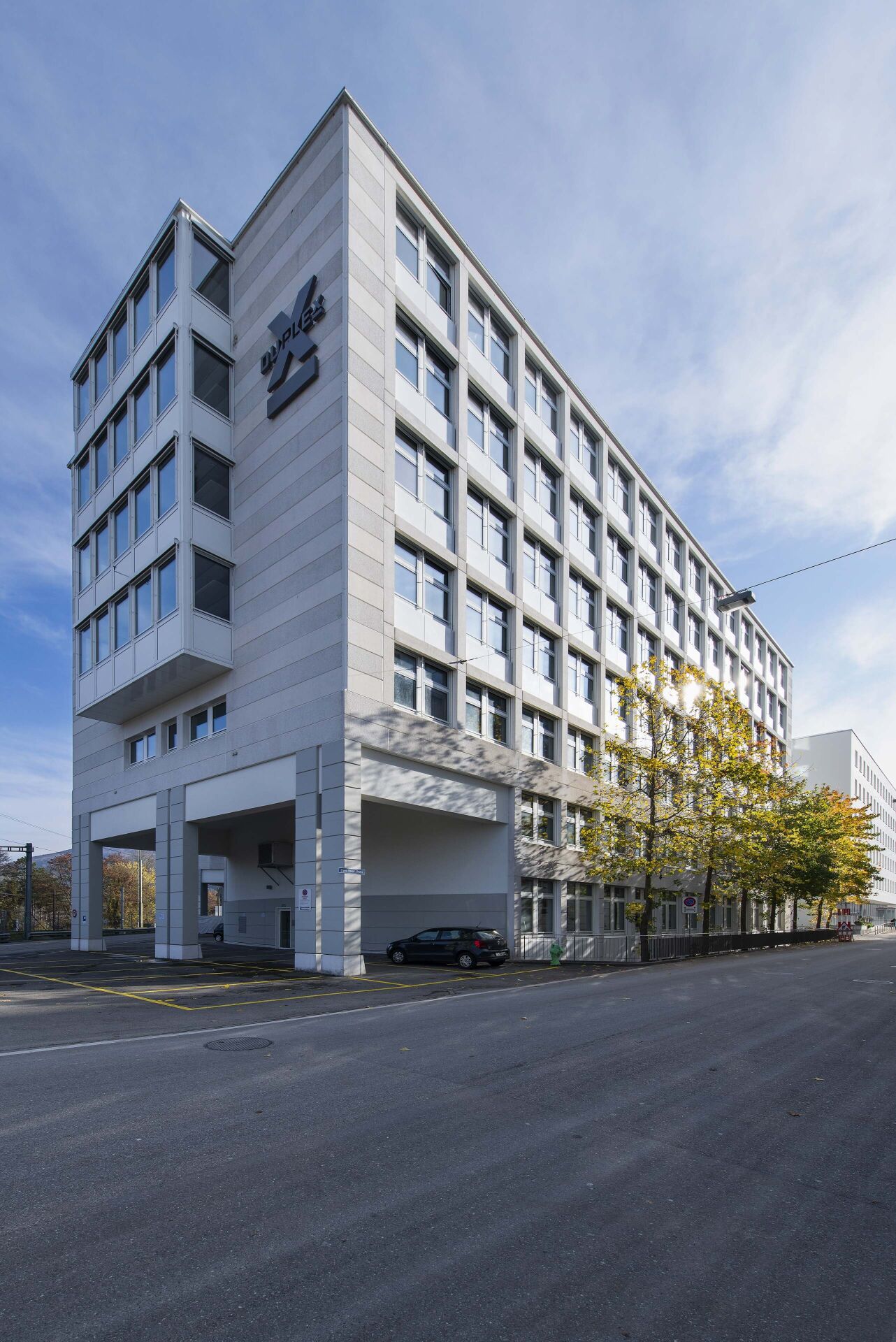 2130m² office