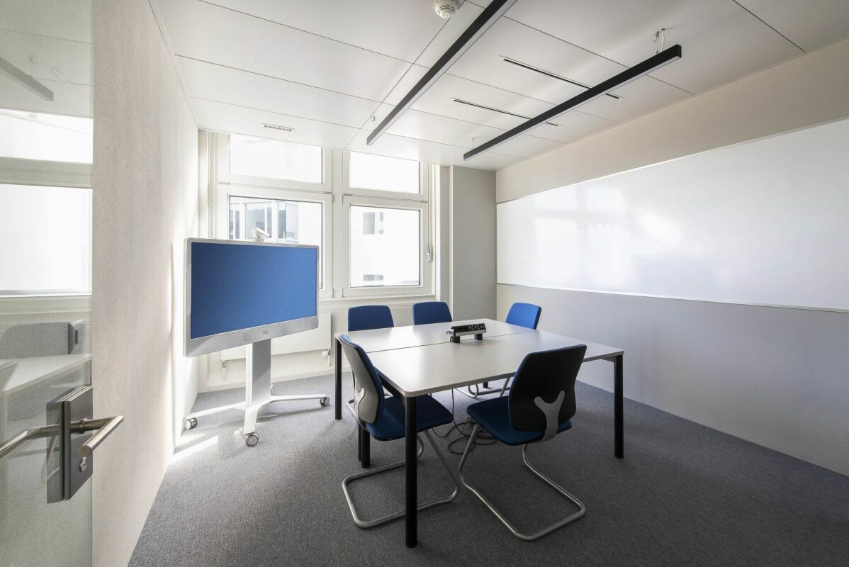 2130m² office