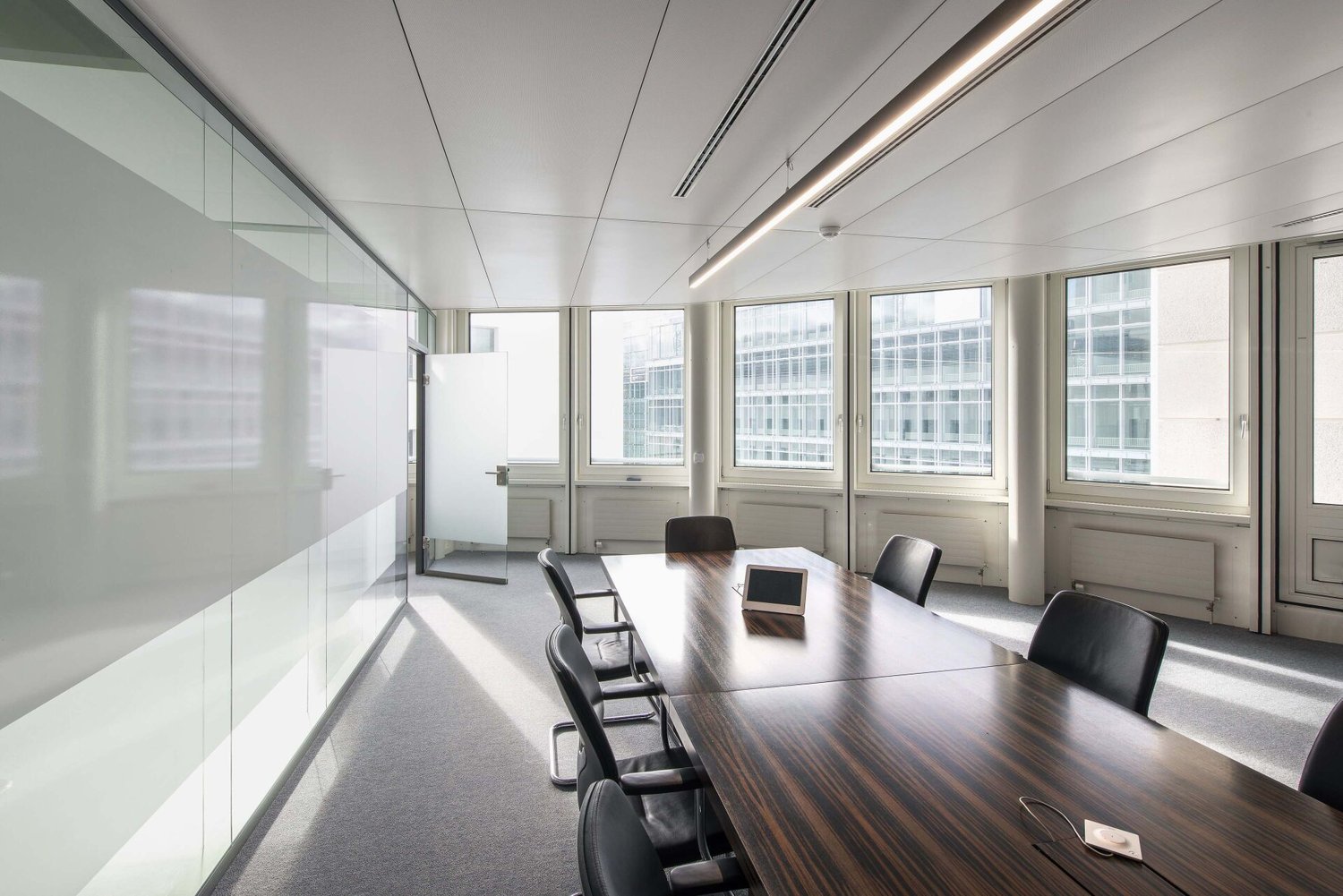 2130m² office