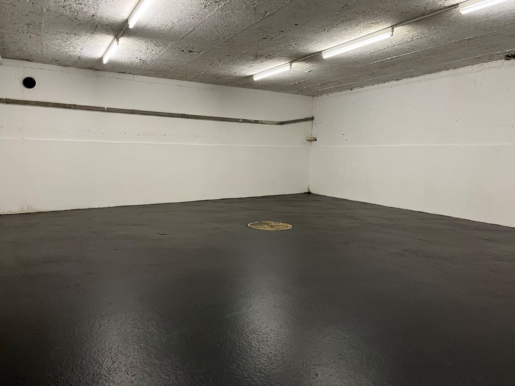 126m² workshop