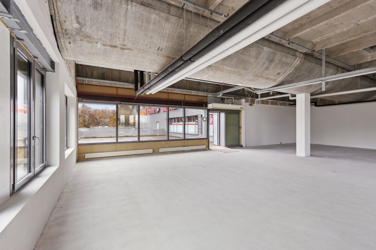 659m² shop, Foto 4 von 9