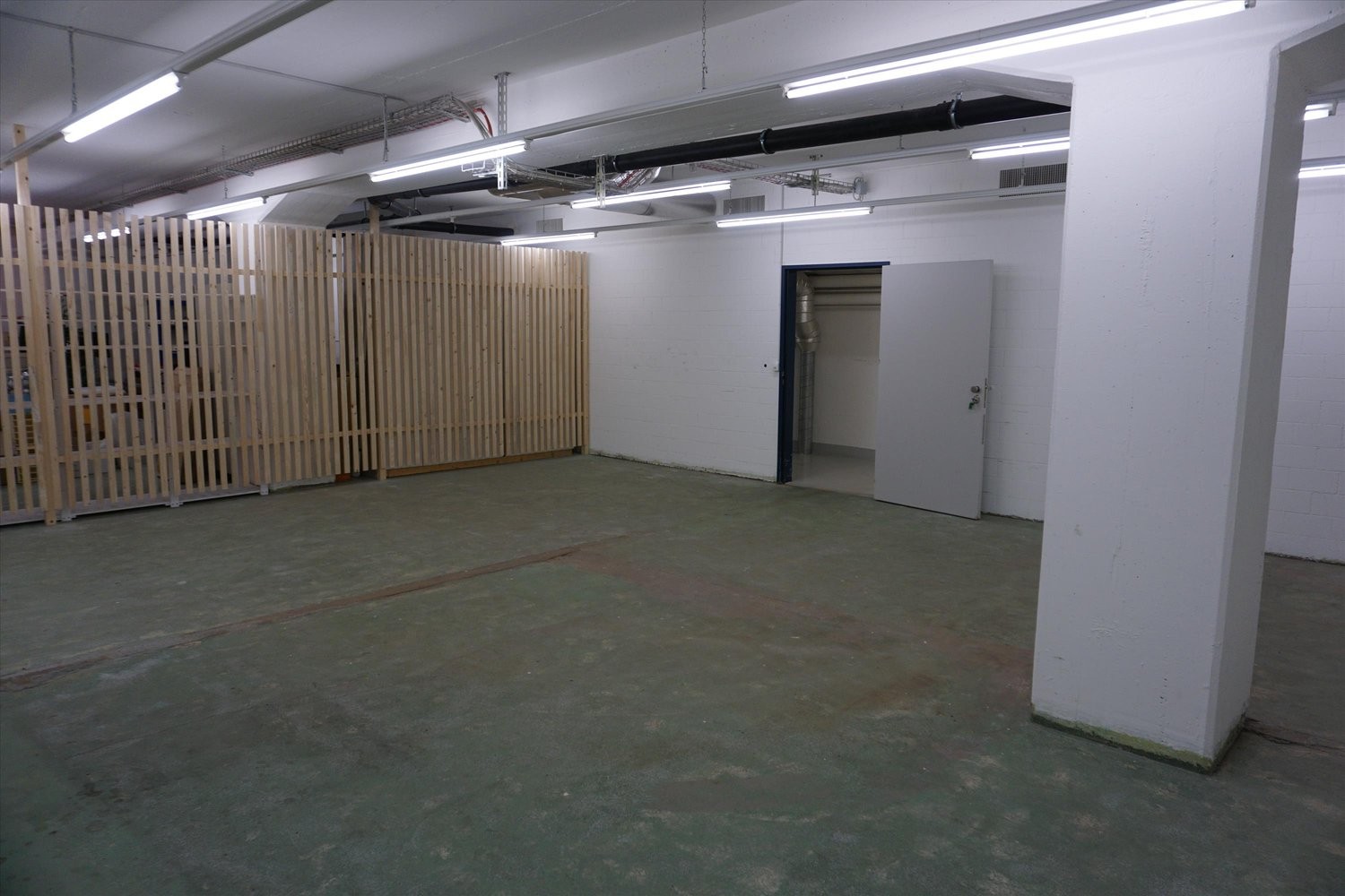 63m² storage room
