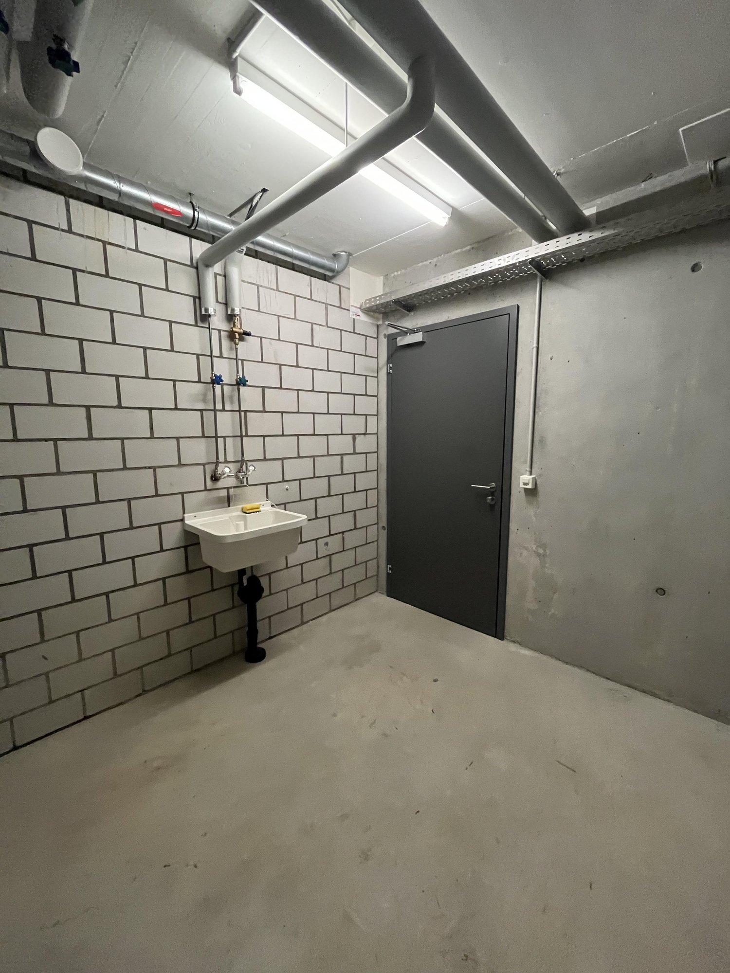 7m² office