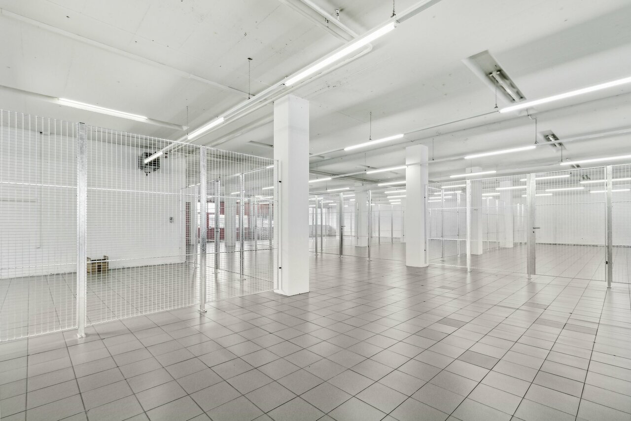 262m² storage room