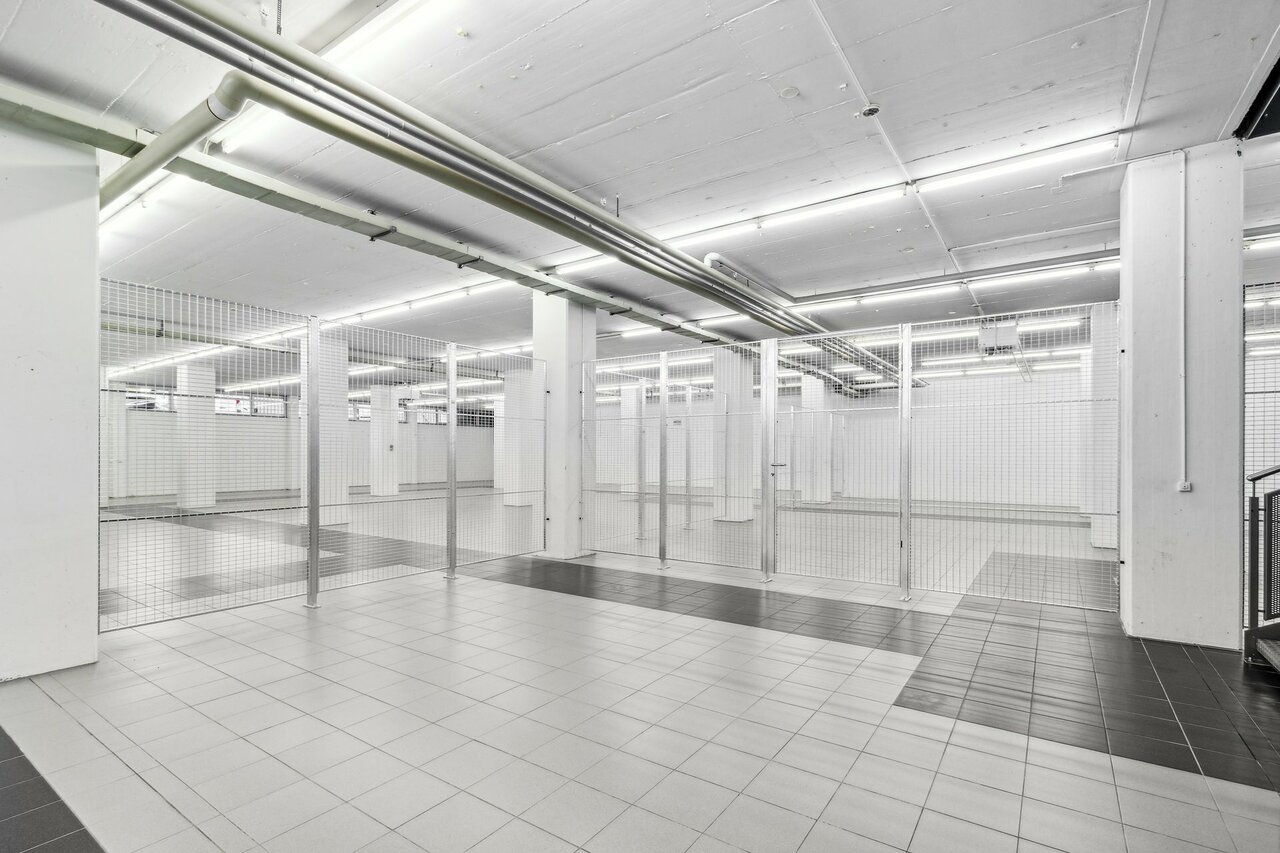 262m² storage room