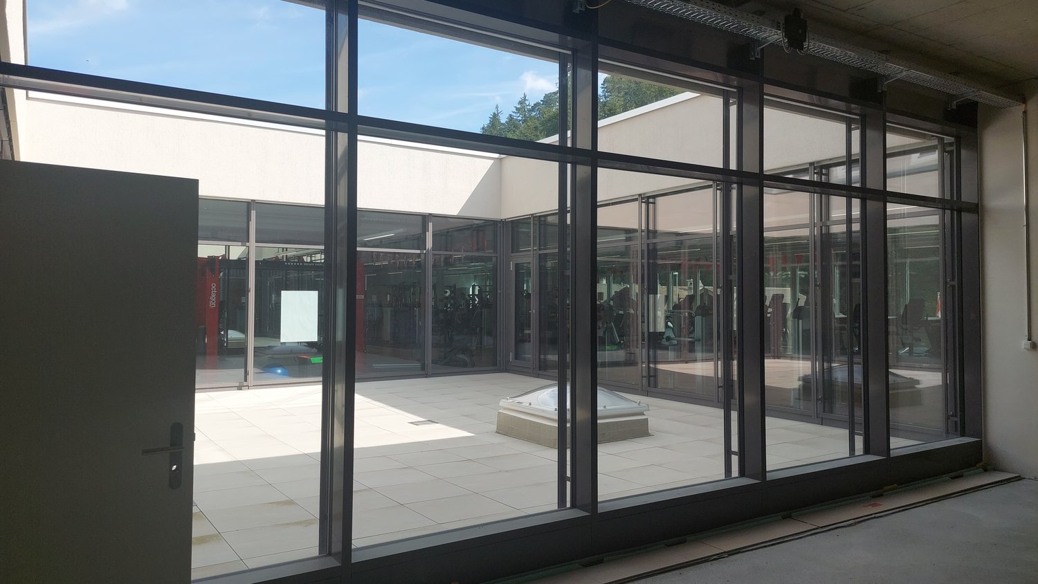 87m² shopping centre