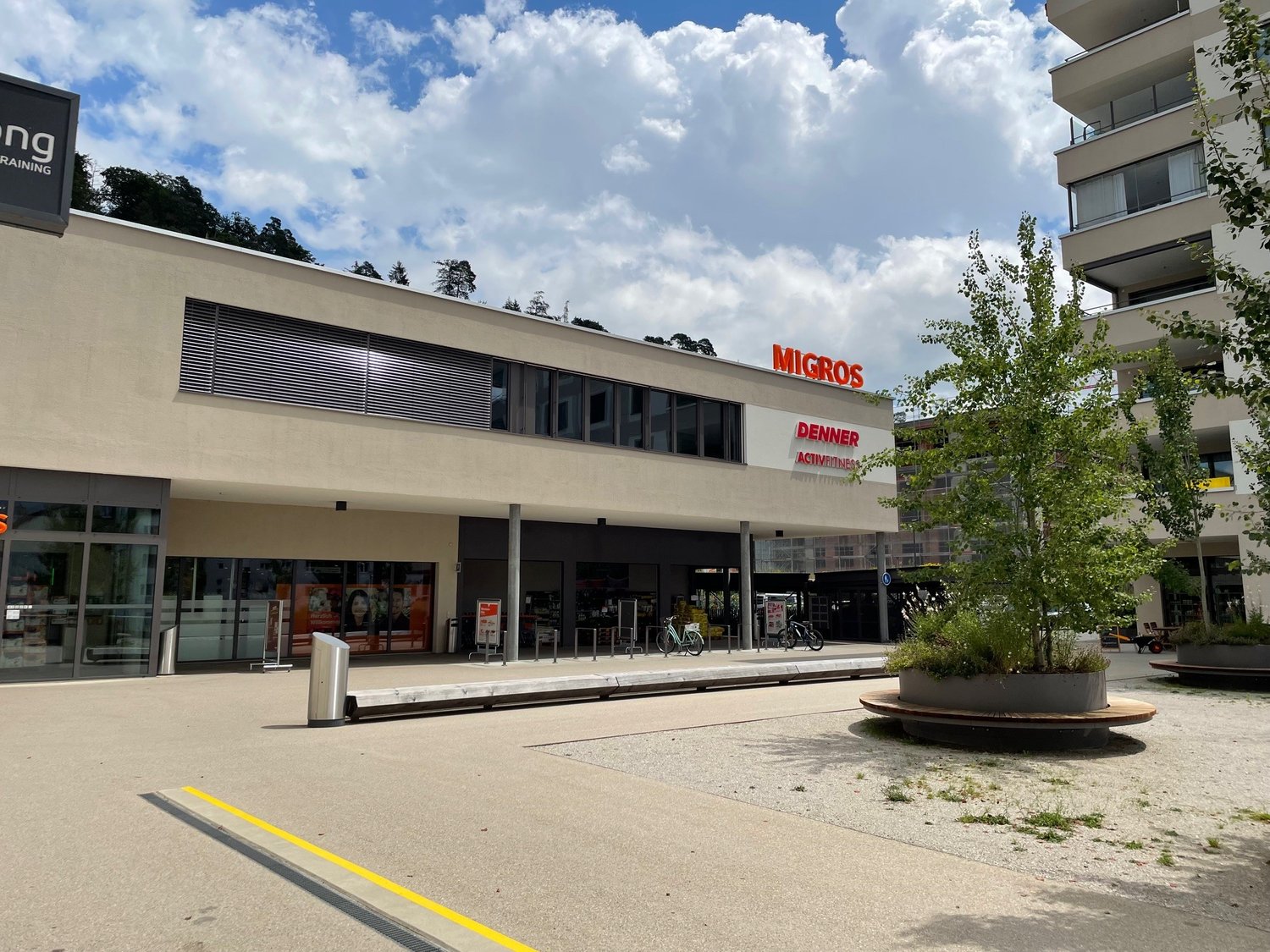 87m² shopping centre