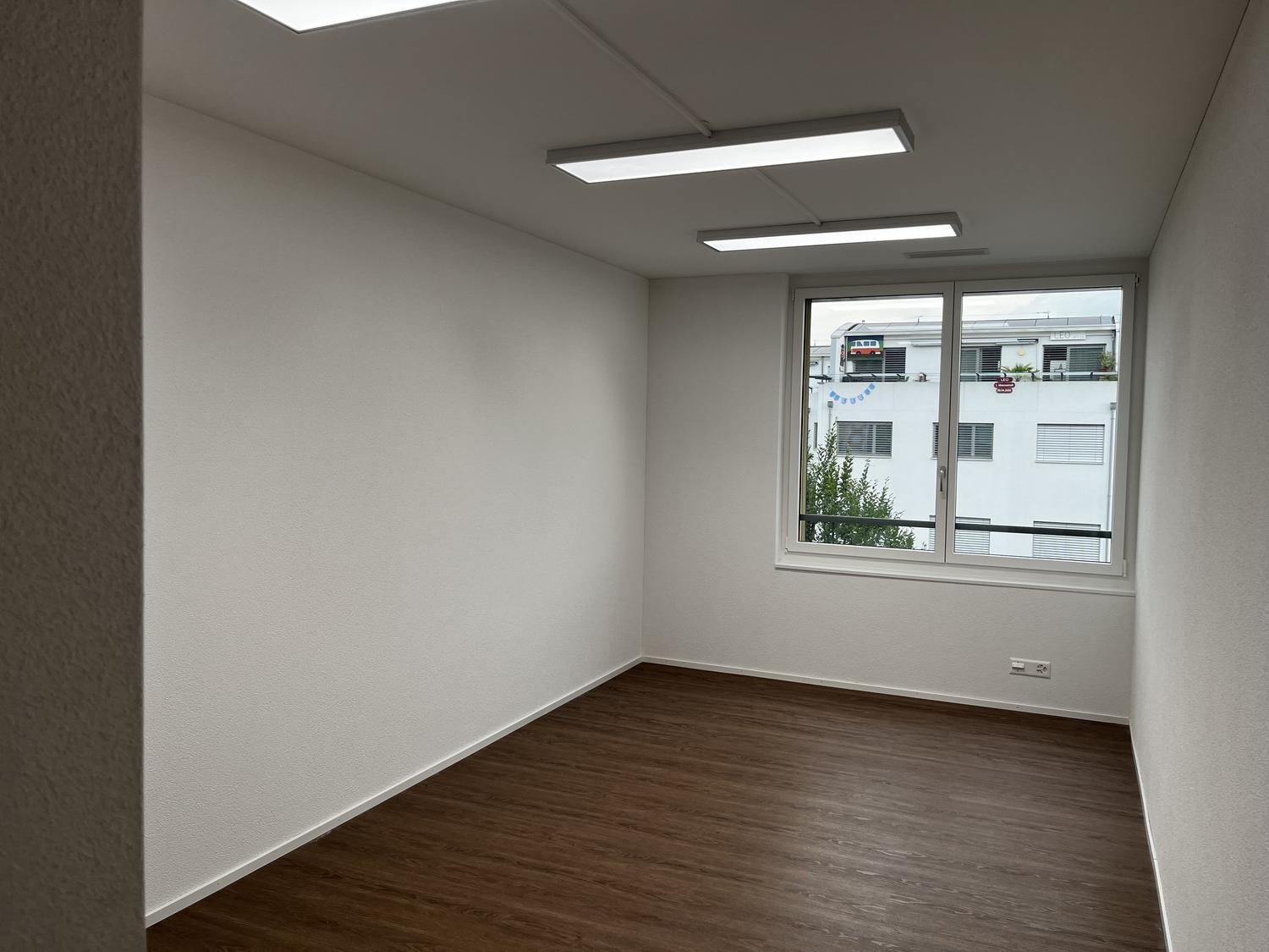 139m² office