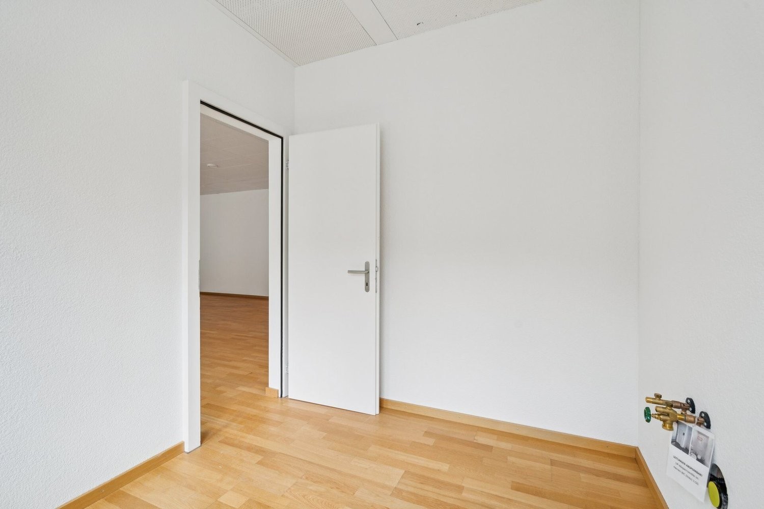 93m² commercial, photo 3 sur 10