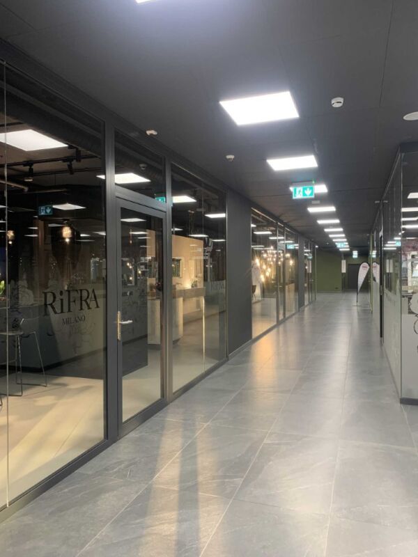 61m² Laden