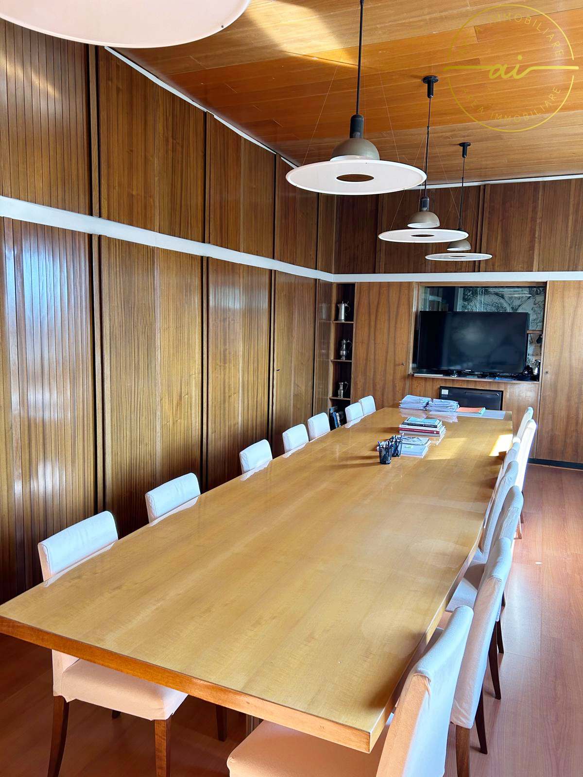 170m² office, foto 1 di 5