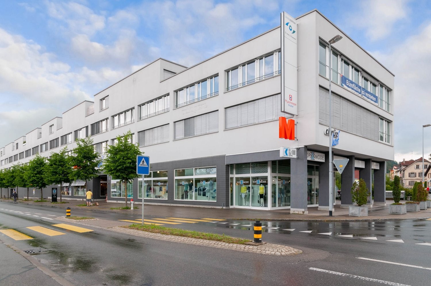 Advertising area, Foto 1 von 2