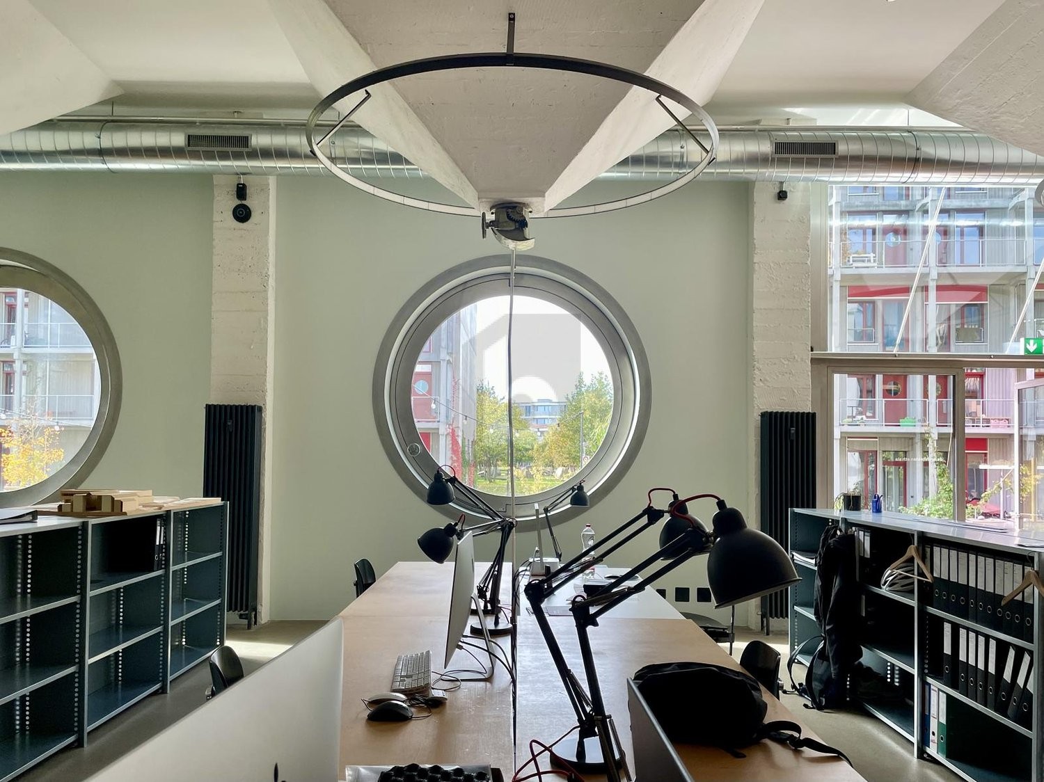 180m² office