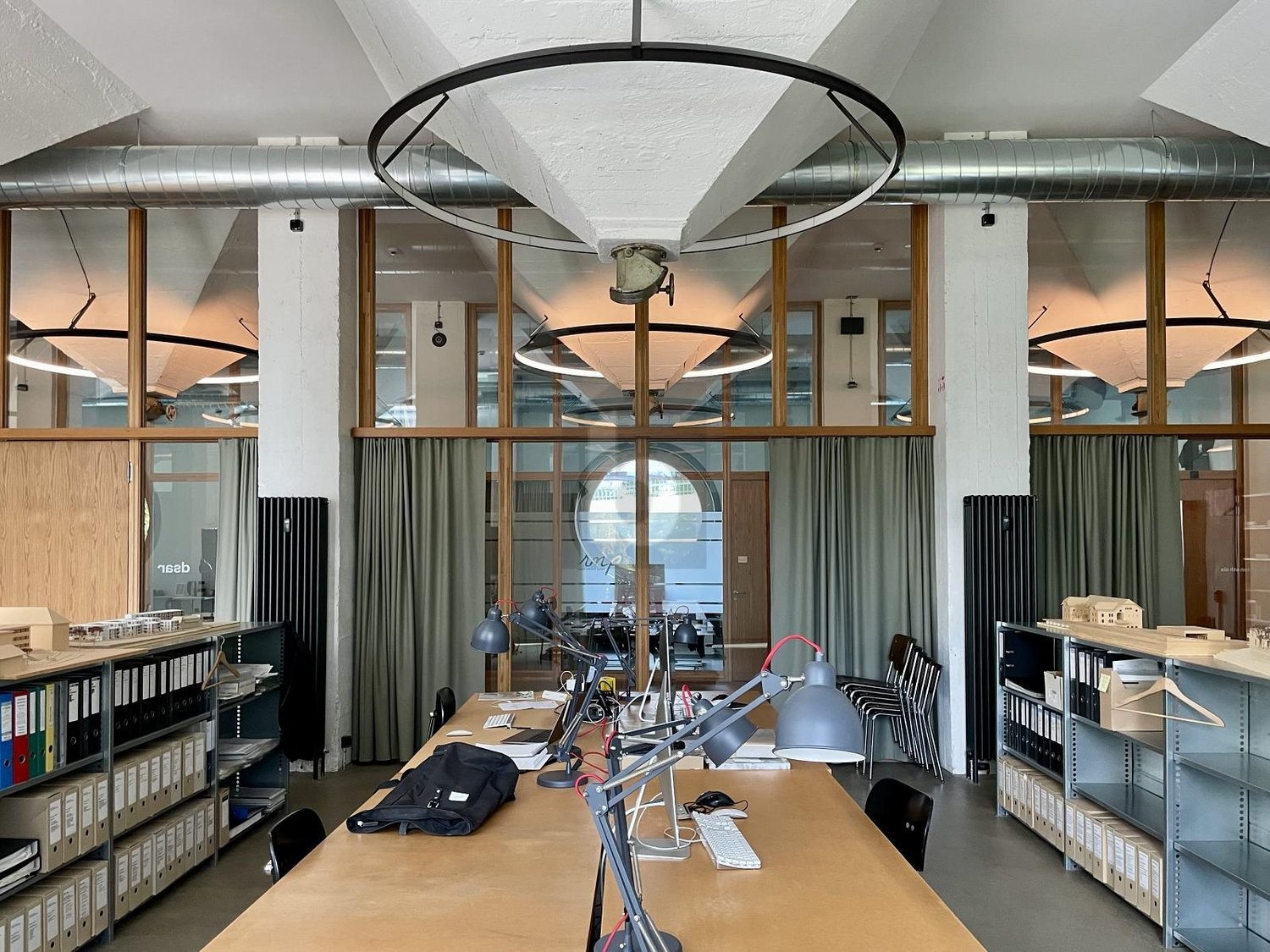 180m² office