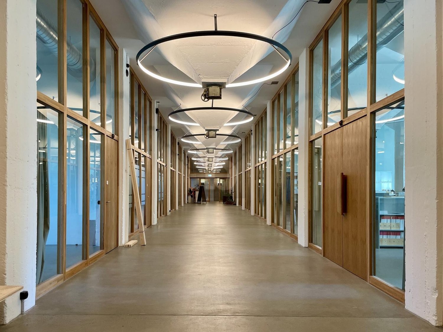 180m² office