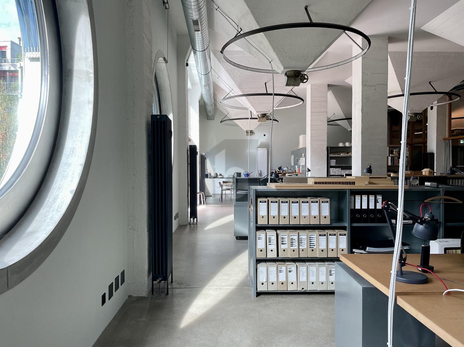 180m² office