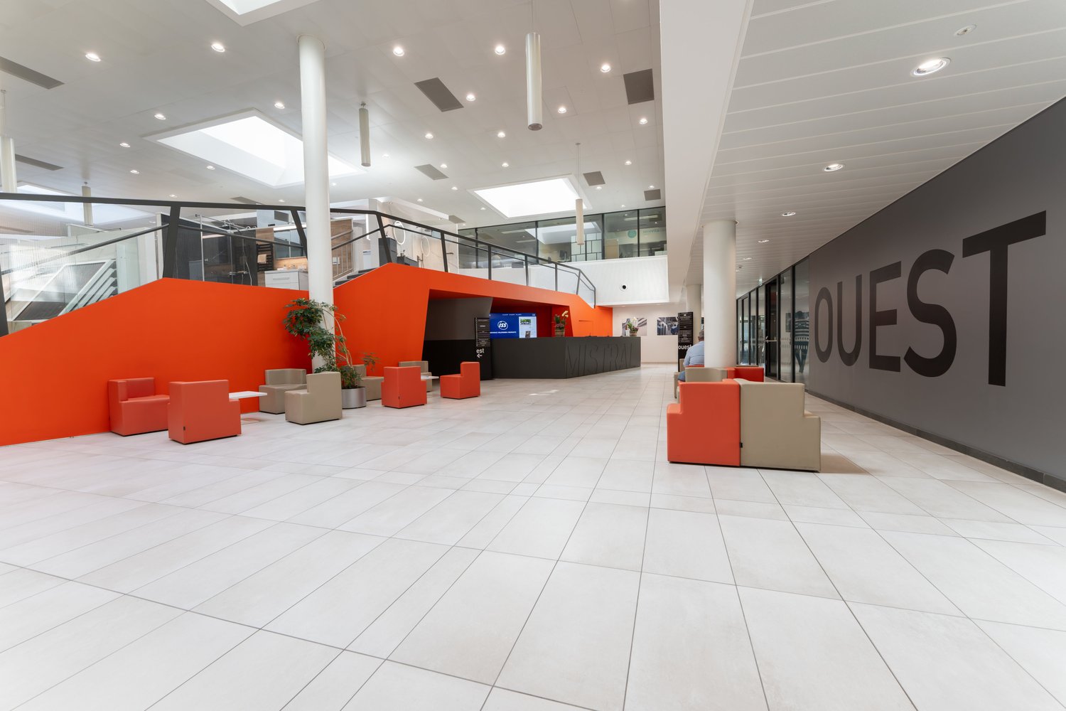 680m² Büro, Foto 3 von 7