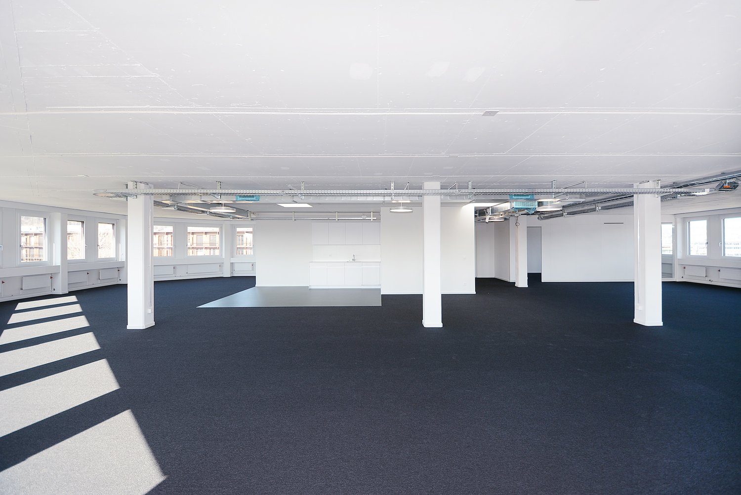 304m² office