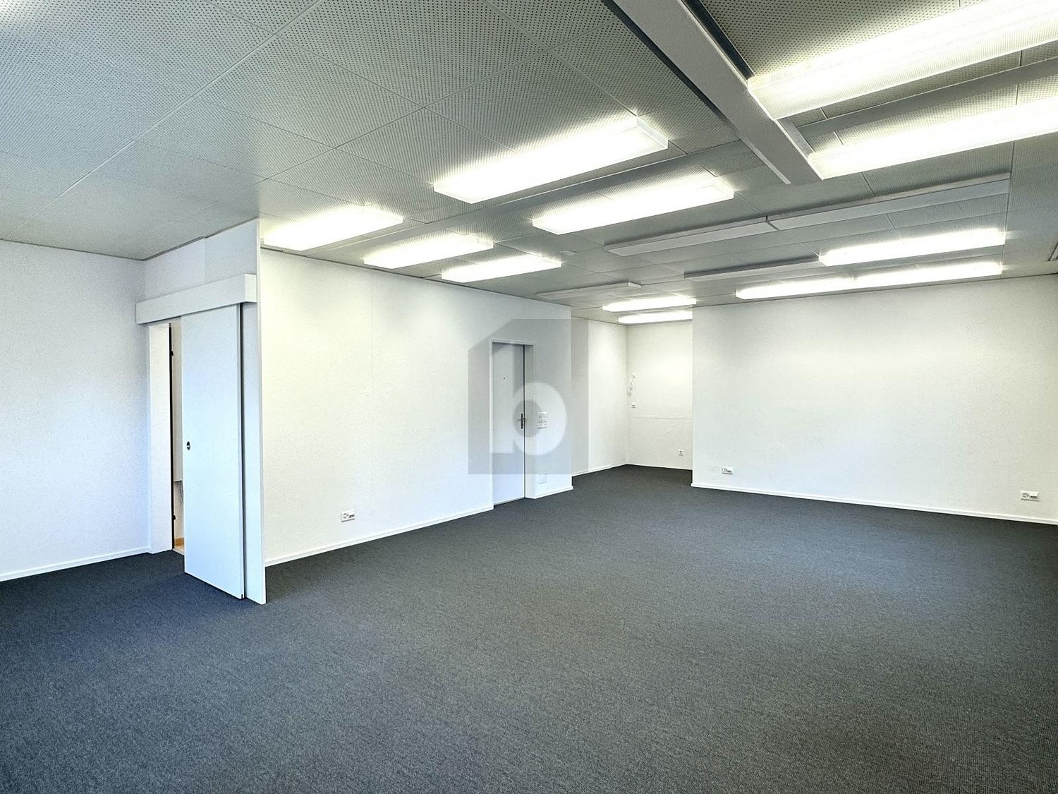 88m² office