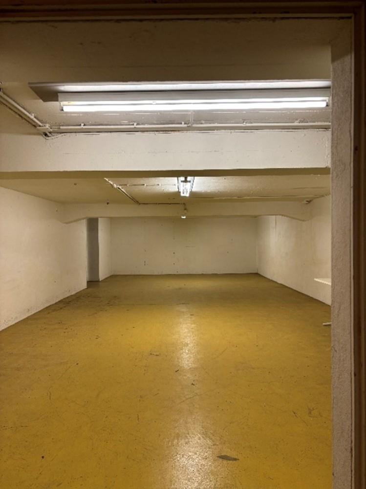78m² storage room