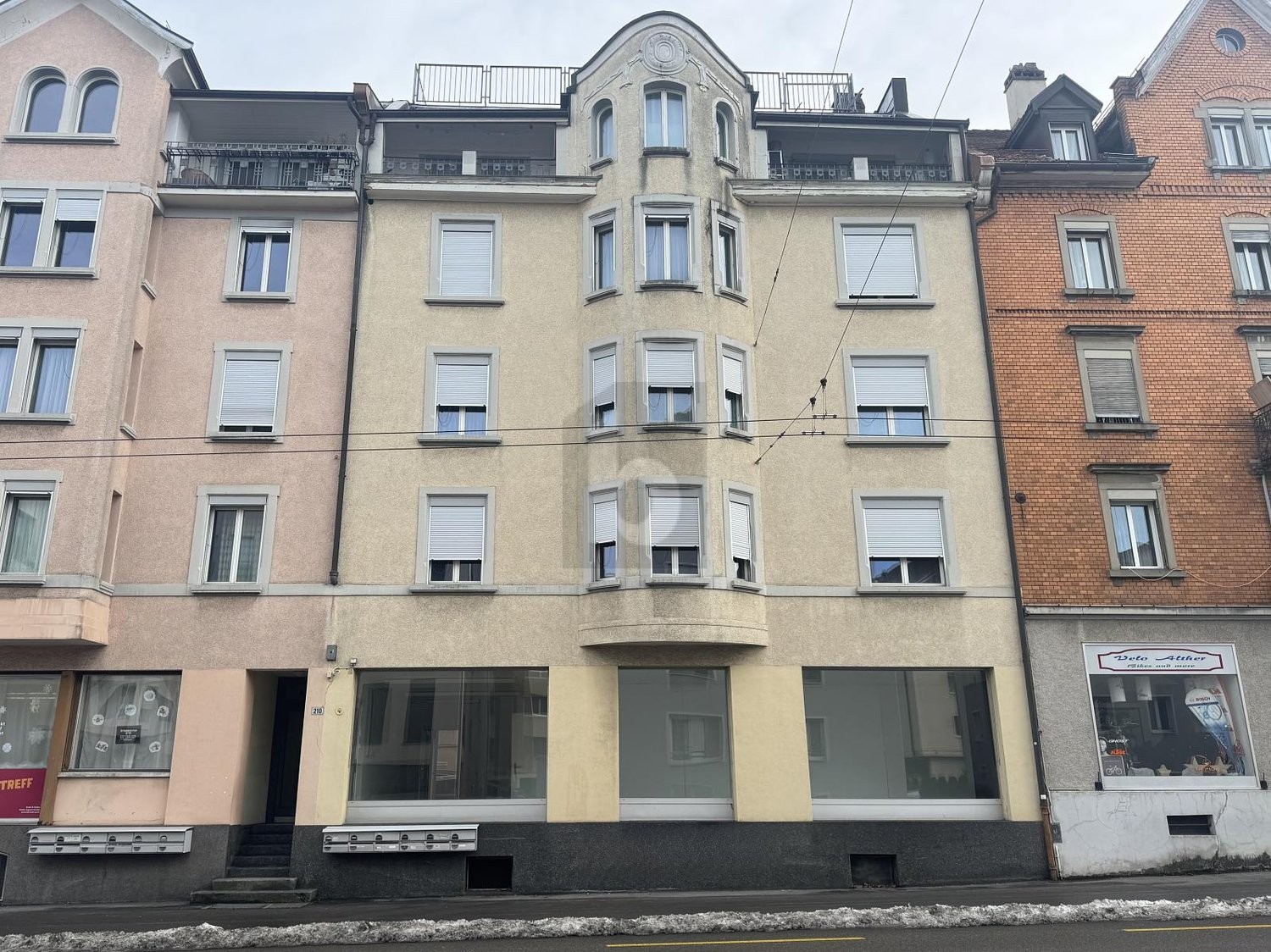 200m² office