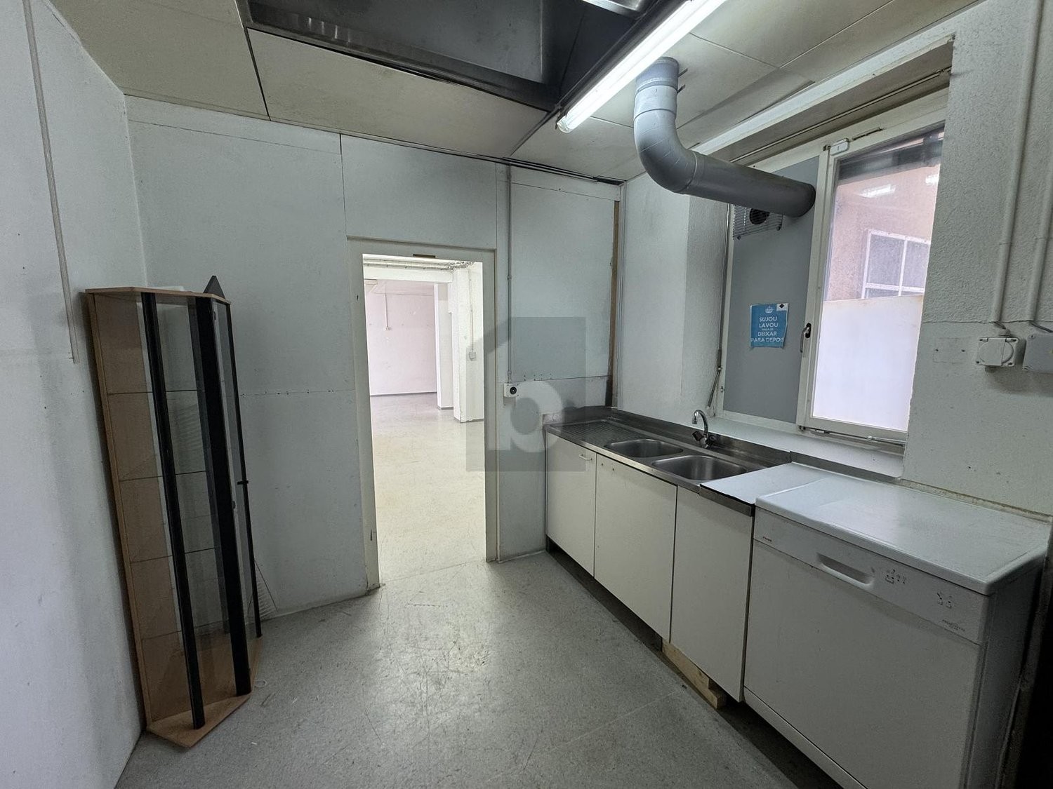 200m² office