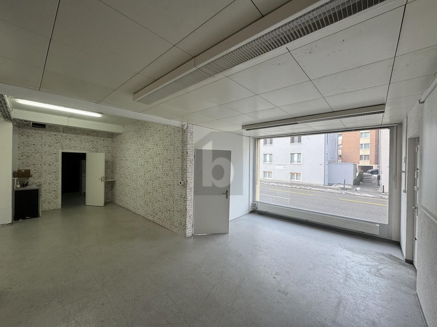 200m² office