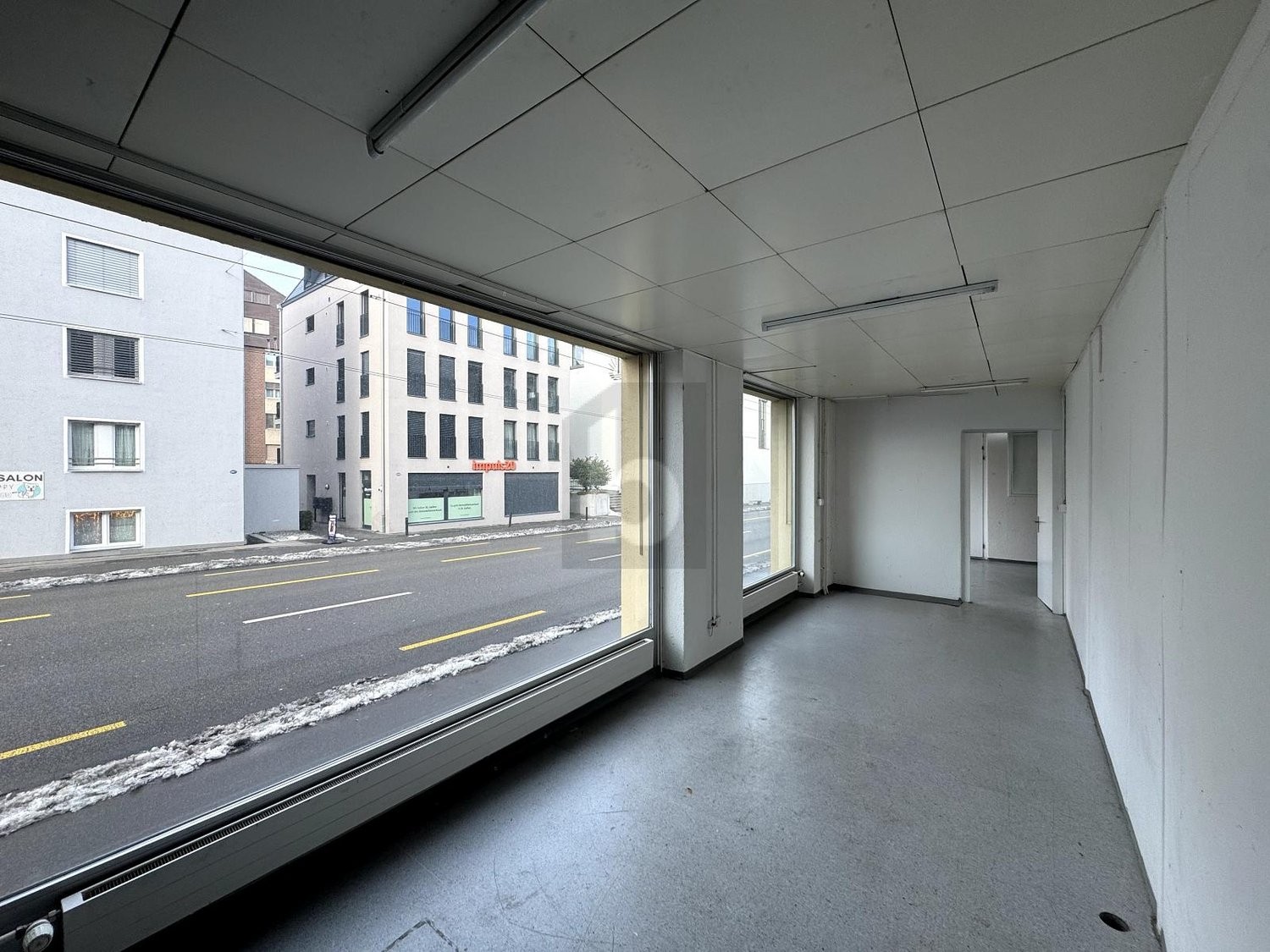 200m² office