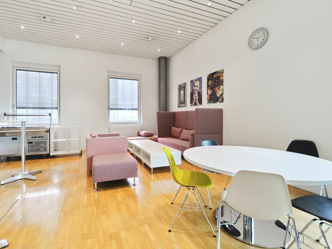 1200m² office