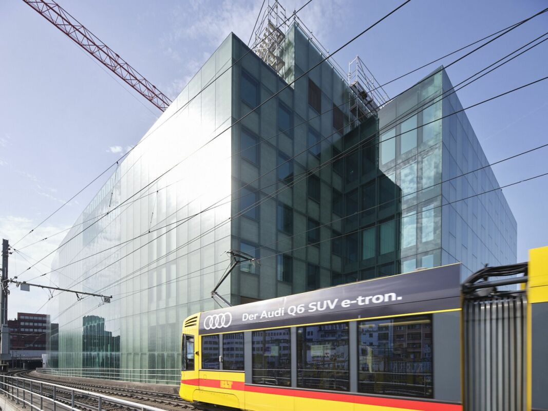 1200m² office