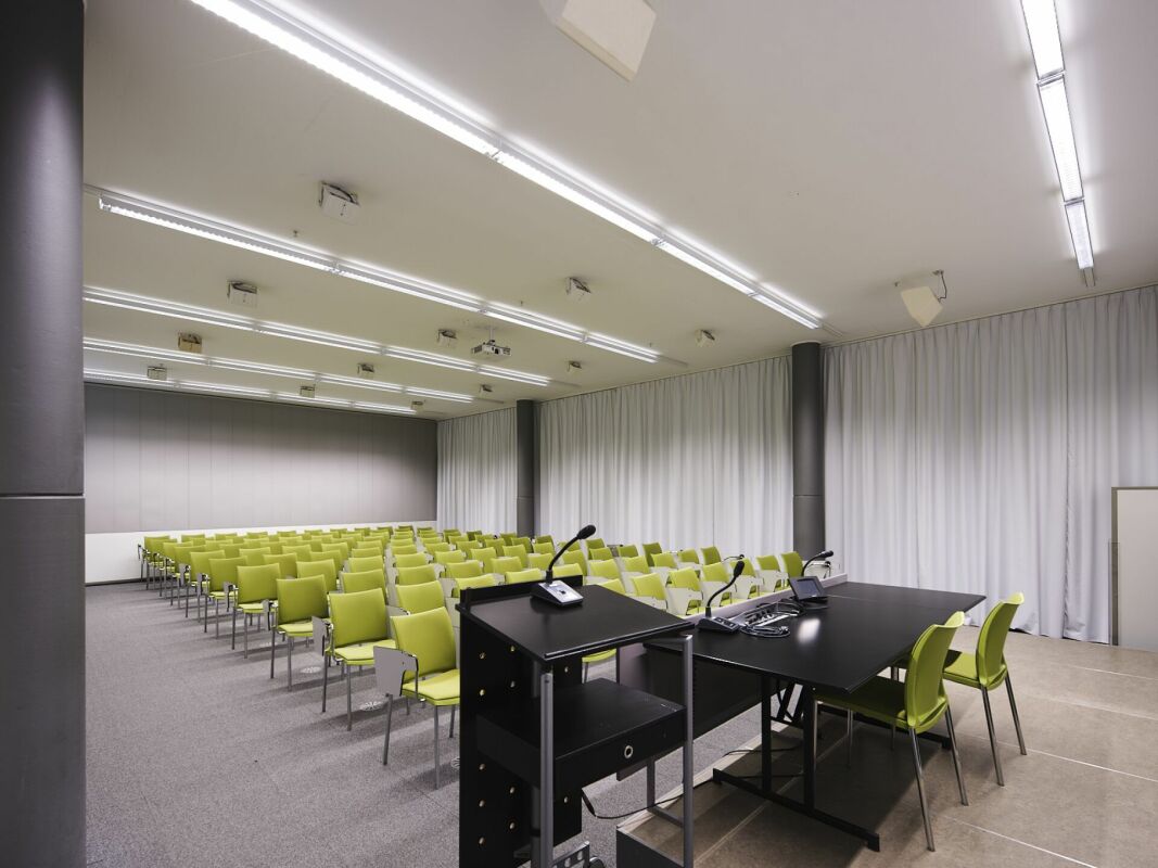 1200m² office