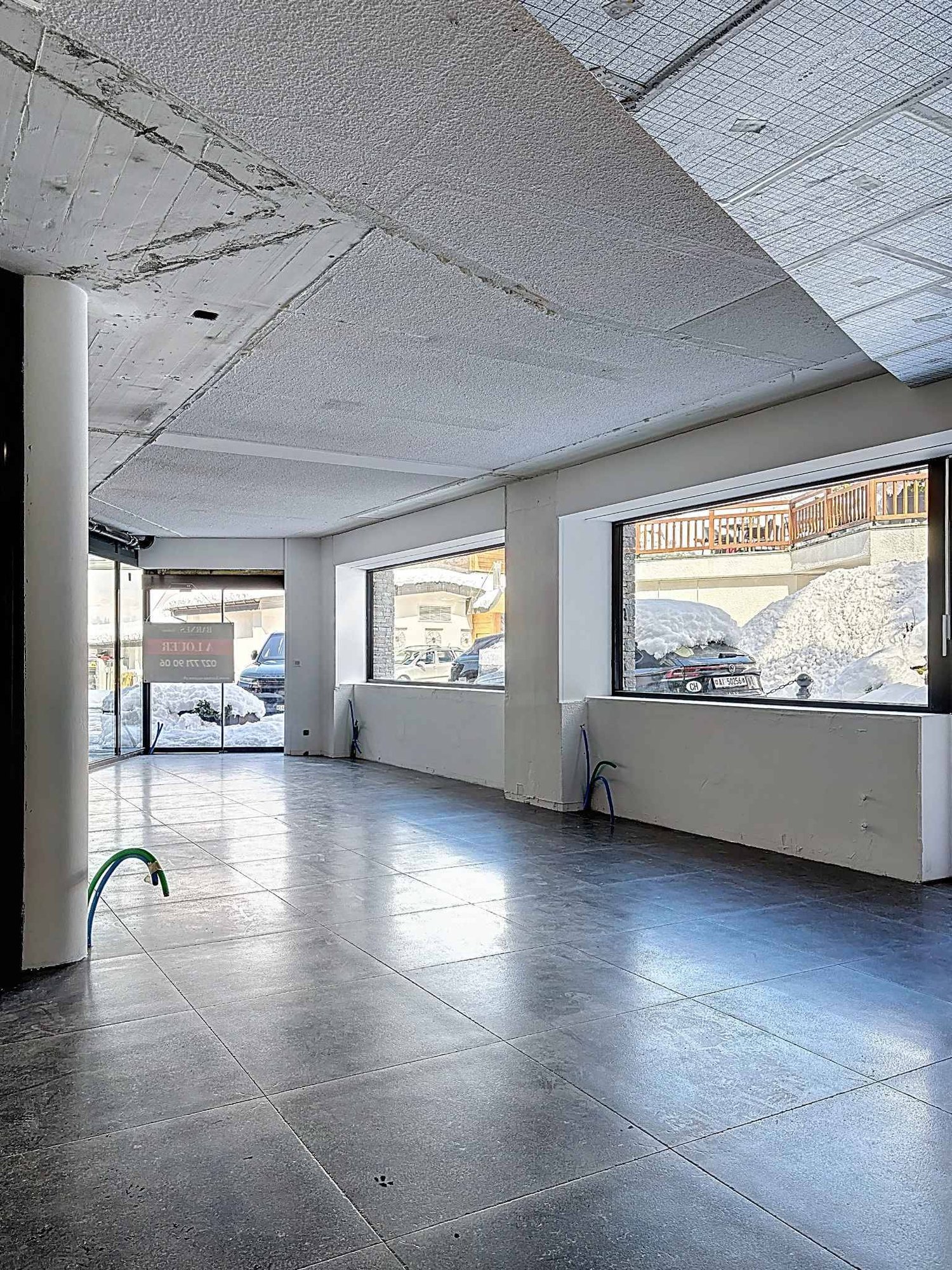 124m² shopping centre