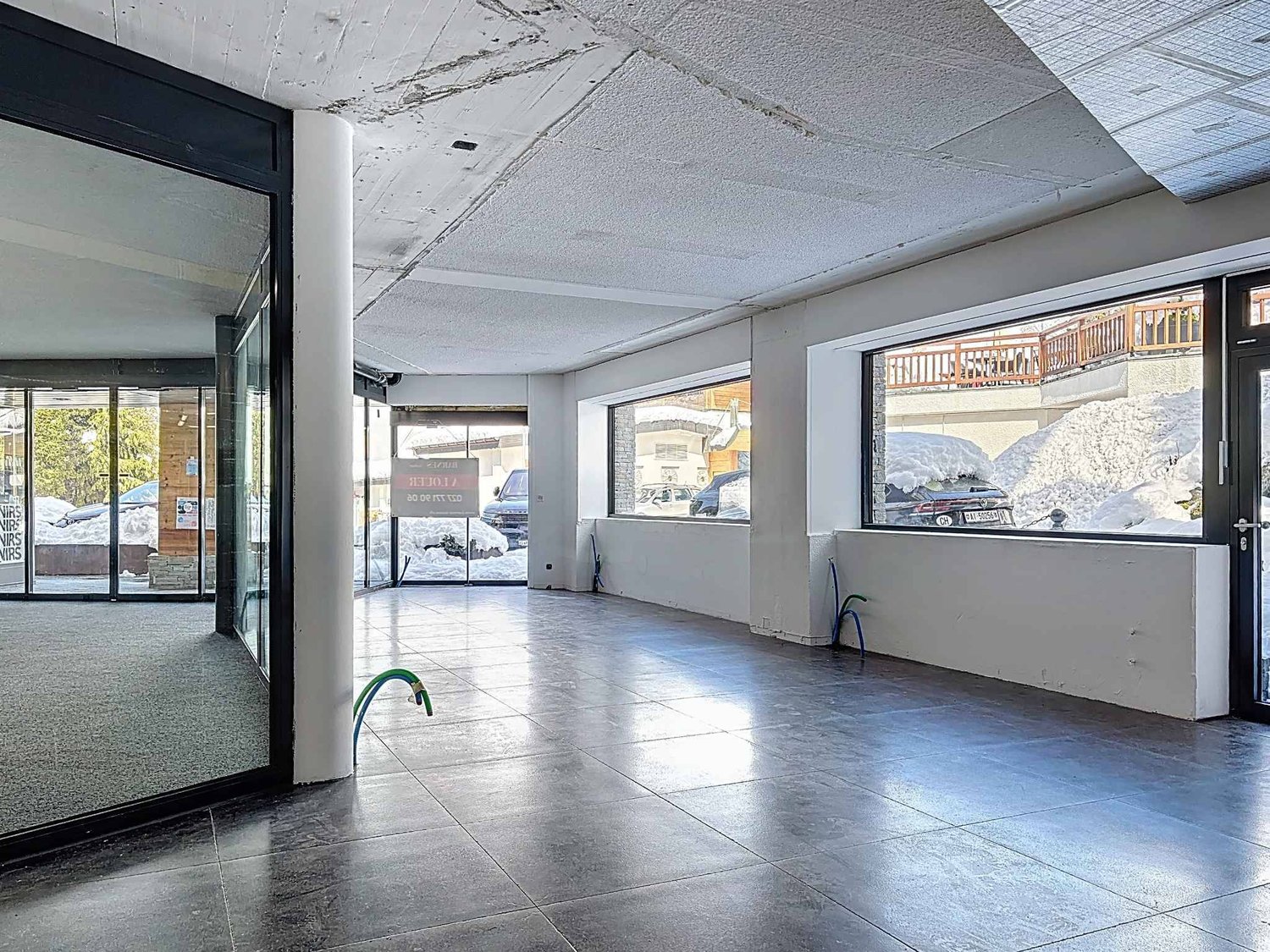 124m² shopping centre
