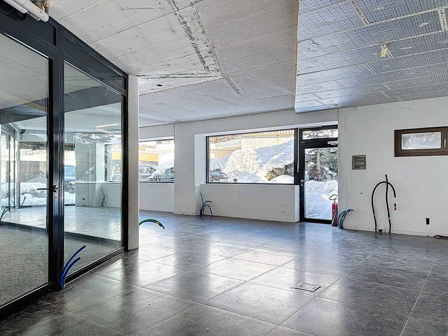 124m² shopping centre