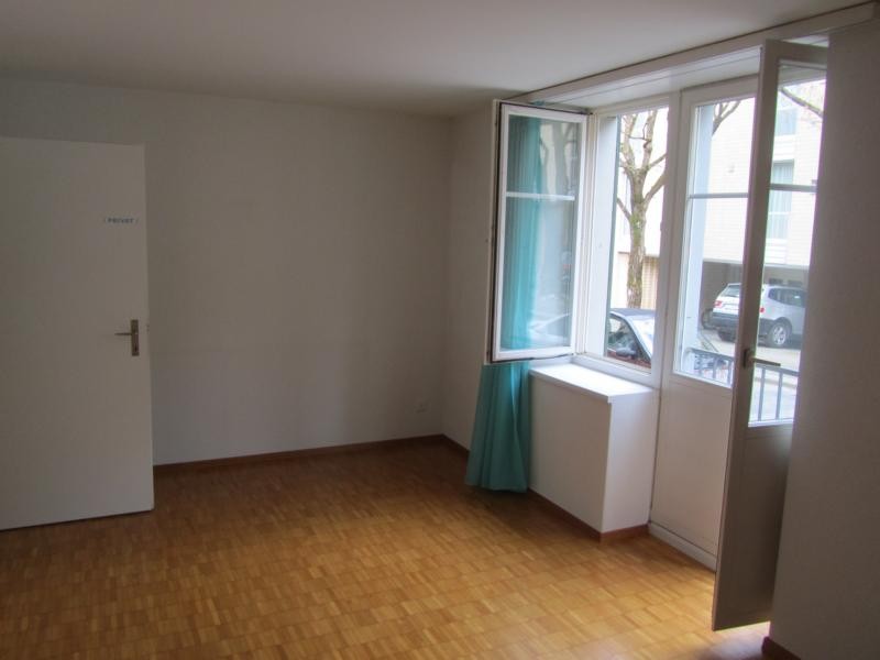 Commercial, Foto 3 von 6