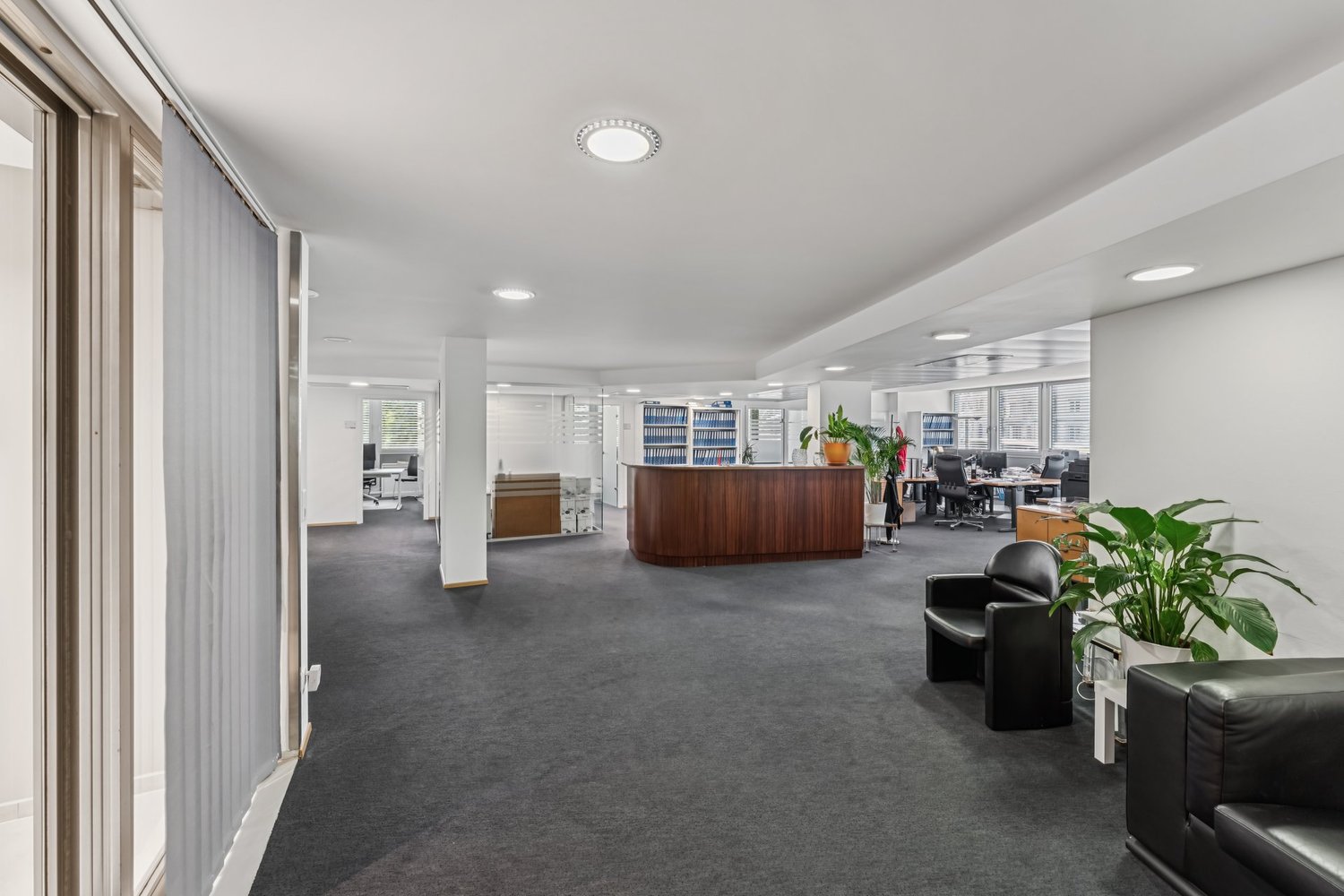 326m² Büro, Foto 2 von 7