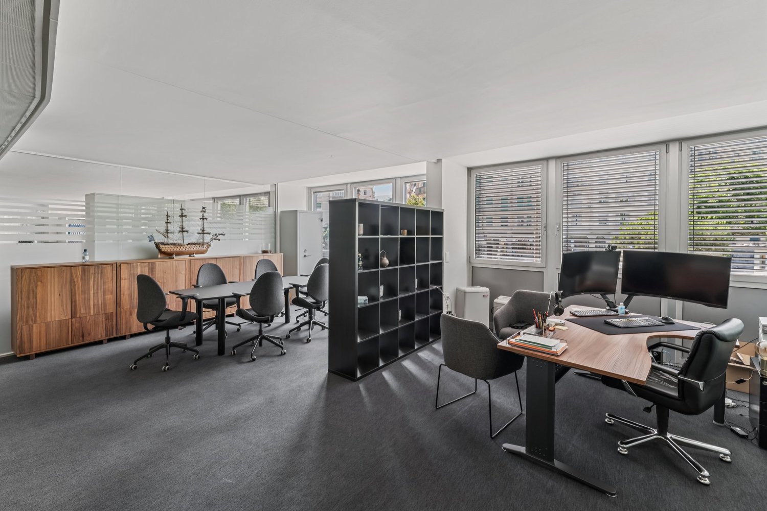 326m² Büro, Foto 3 von 7