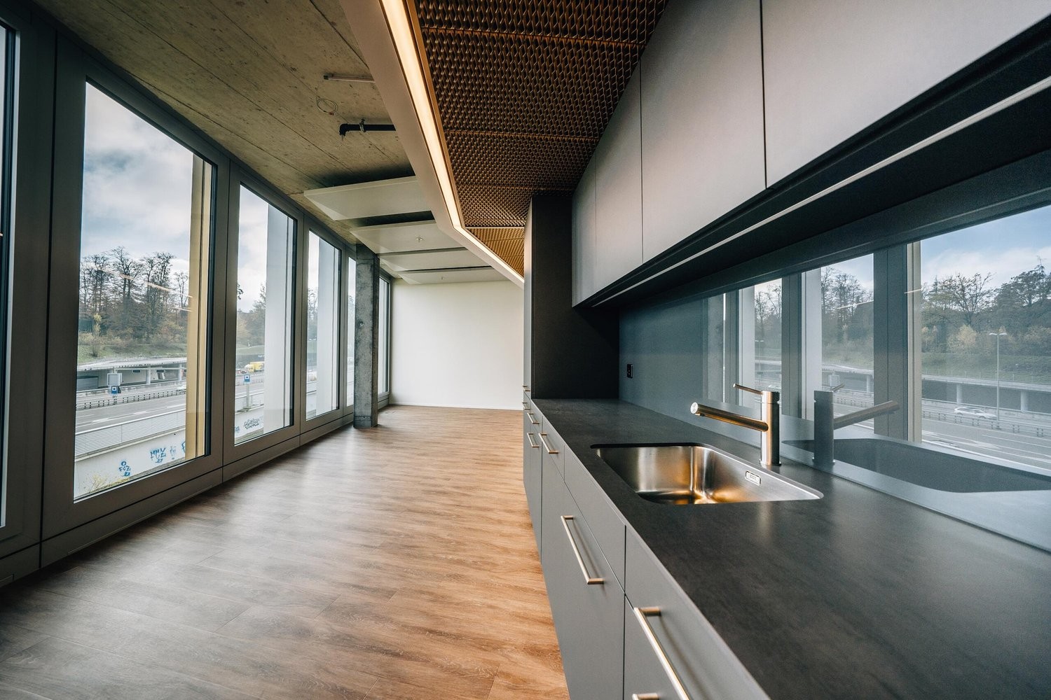 245m² office