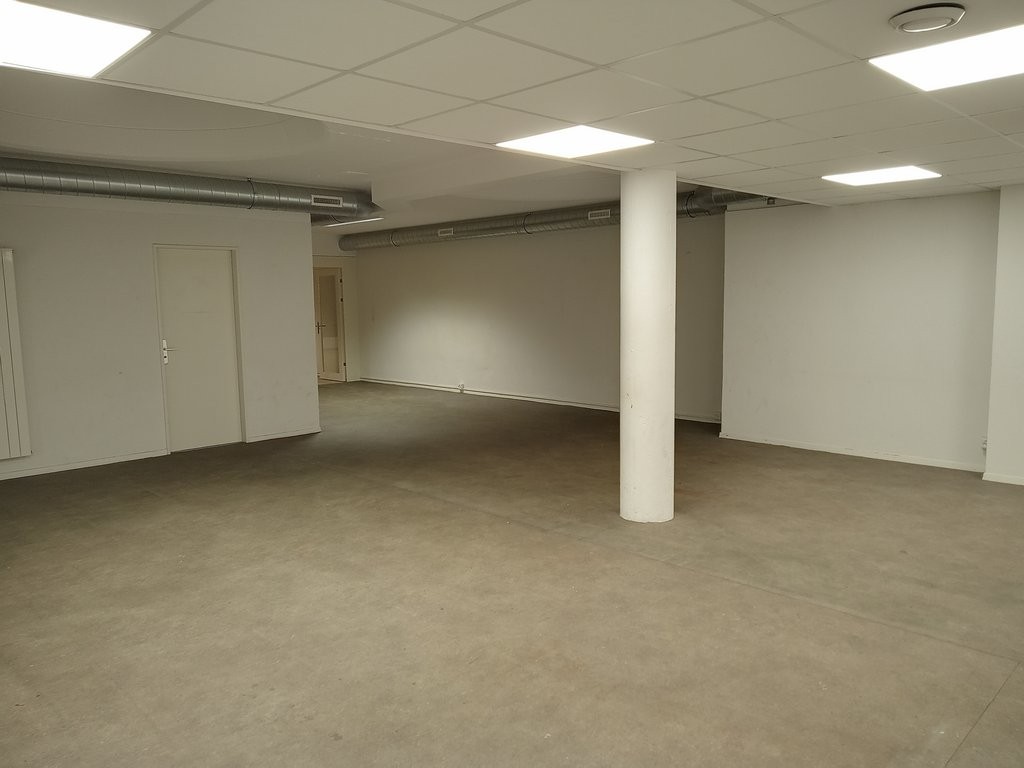 245m² Büro, Foto 1 von 10