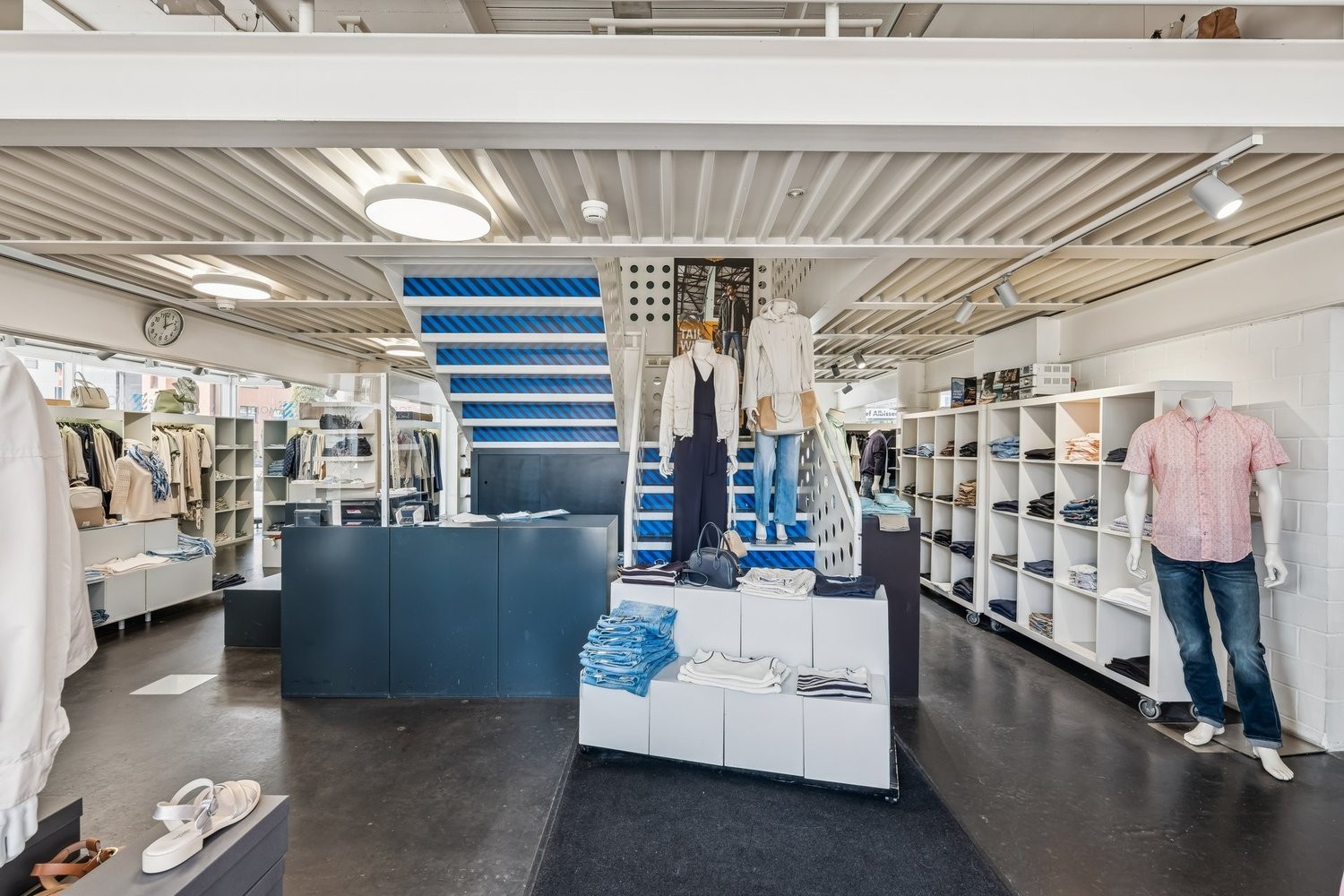 279m² shop, Foto 6 von 9