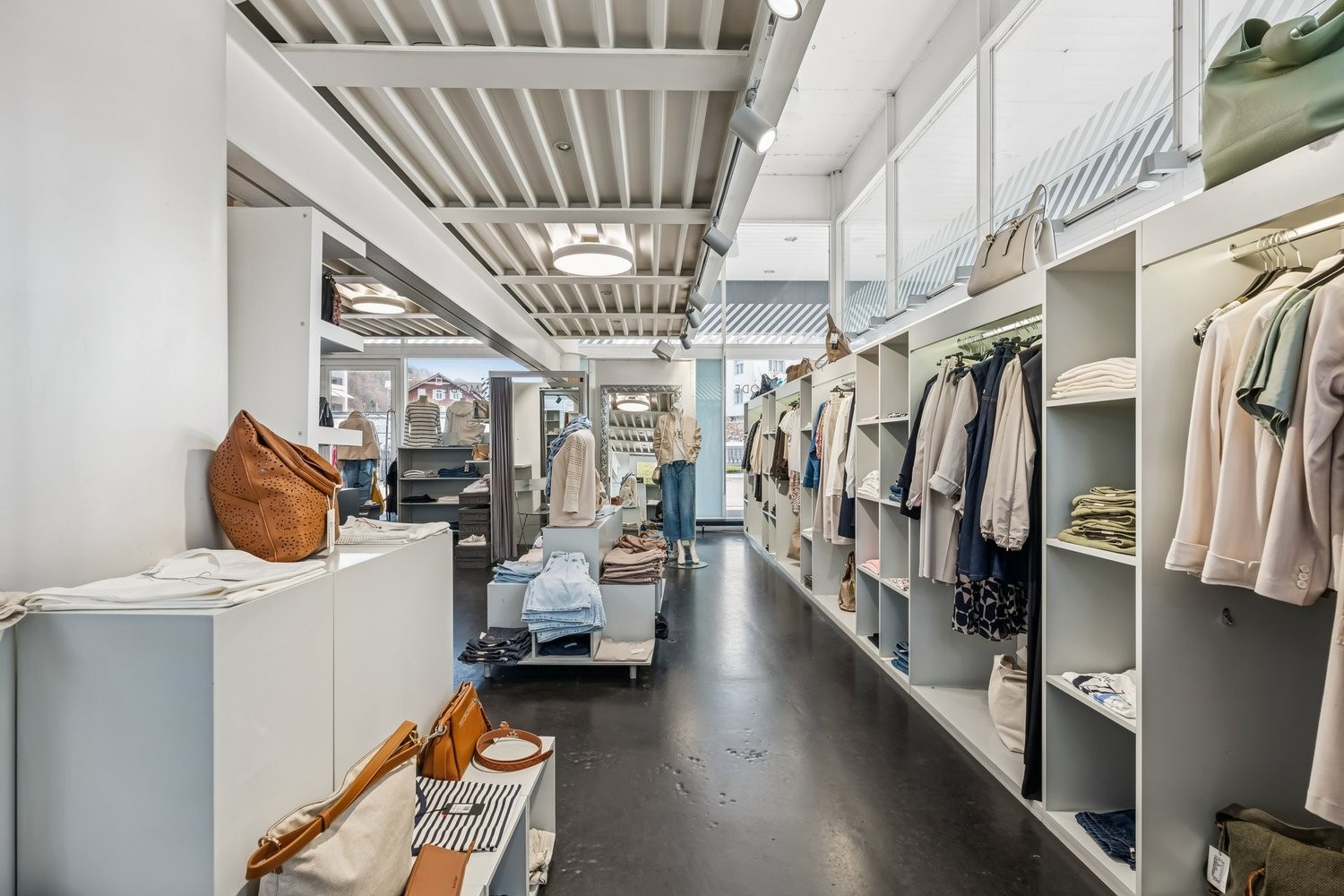 279m² shop, Foto 4 von 9