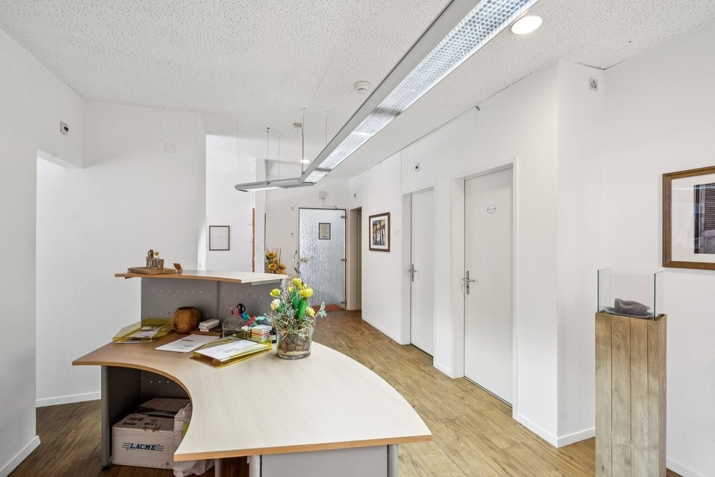 125m² office