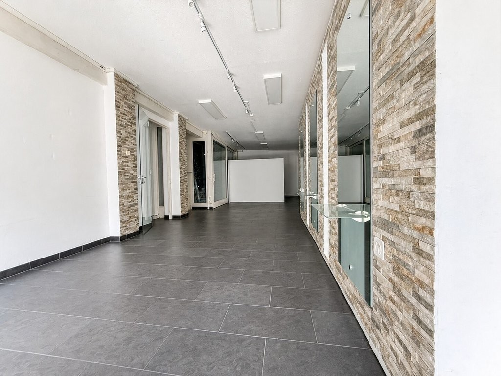 76m² negozio, foto 1 di 7
