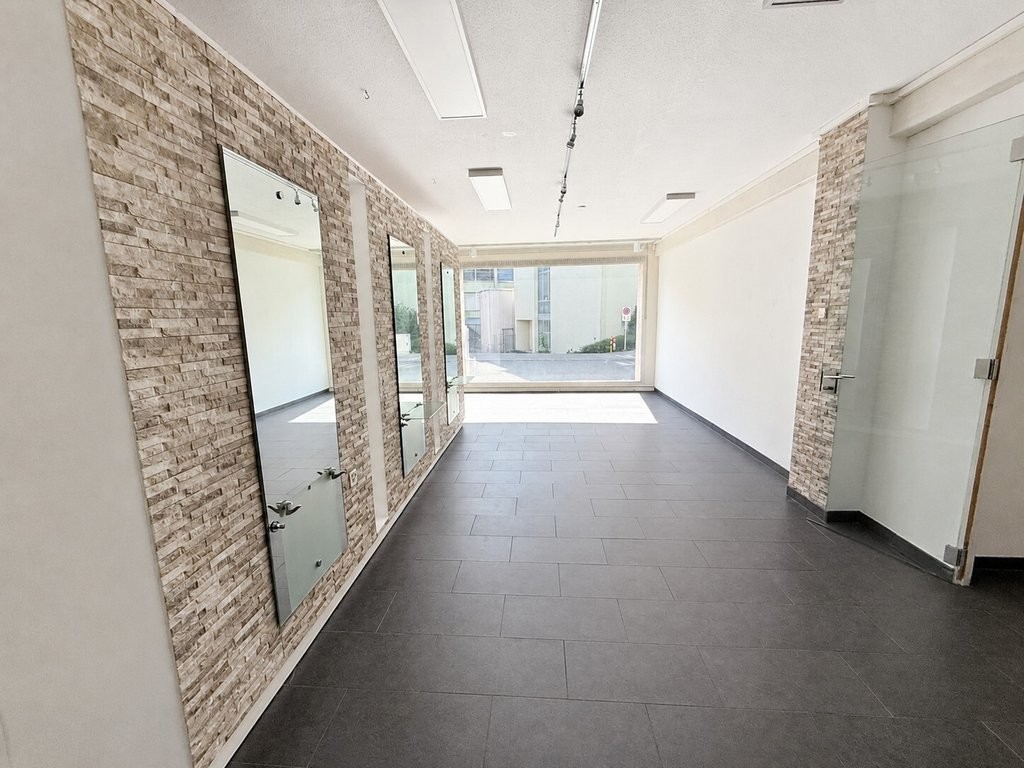 76m² negozio, foto 2 di 7