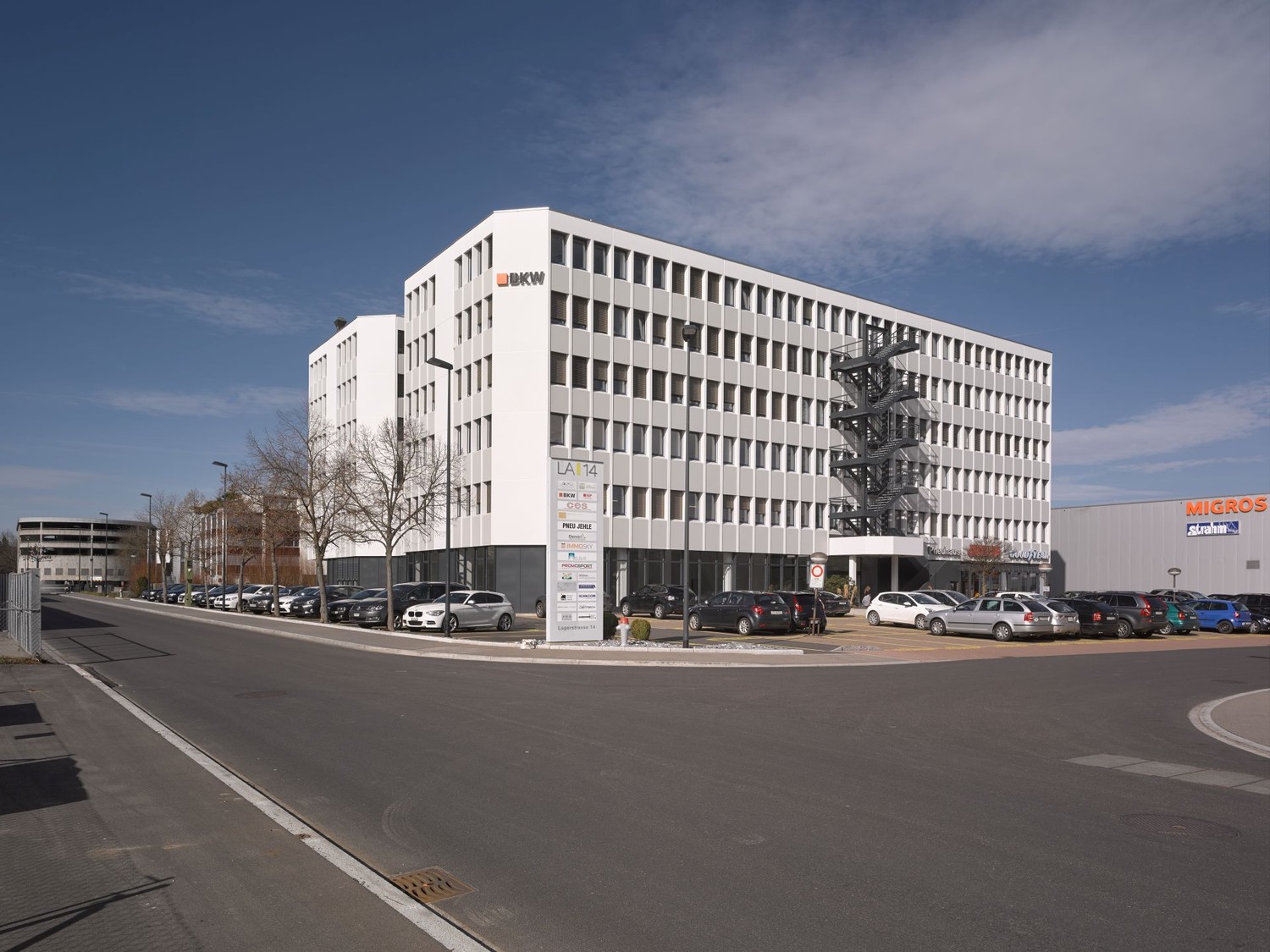 332m² office
