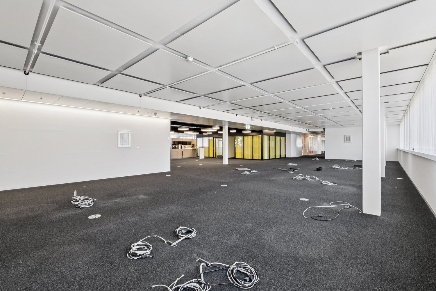 5470m² office