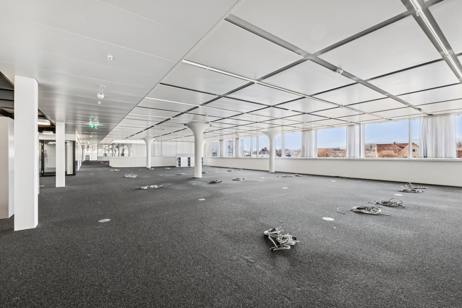 5470m² office