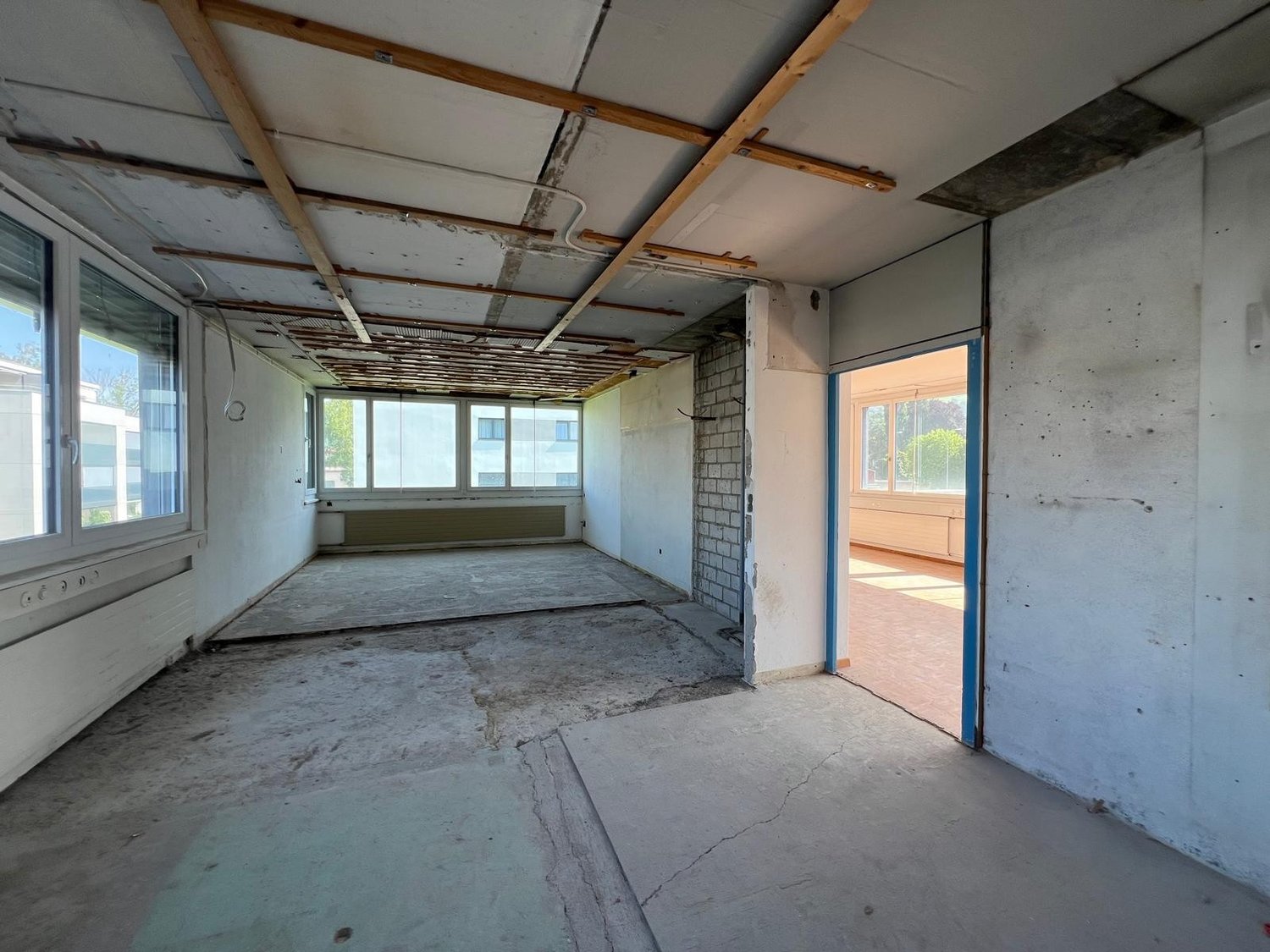 190m² office
