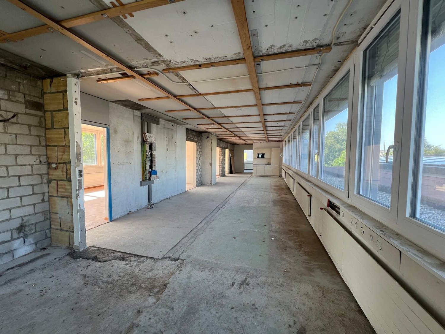 190m² office